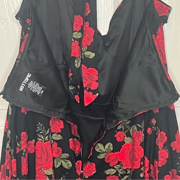 Hot Topic Red Roses Halter Top Dress Sz XXL Pinup Tulle Trim Black & Red - Picture 14 of 16